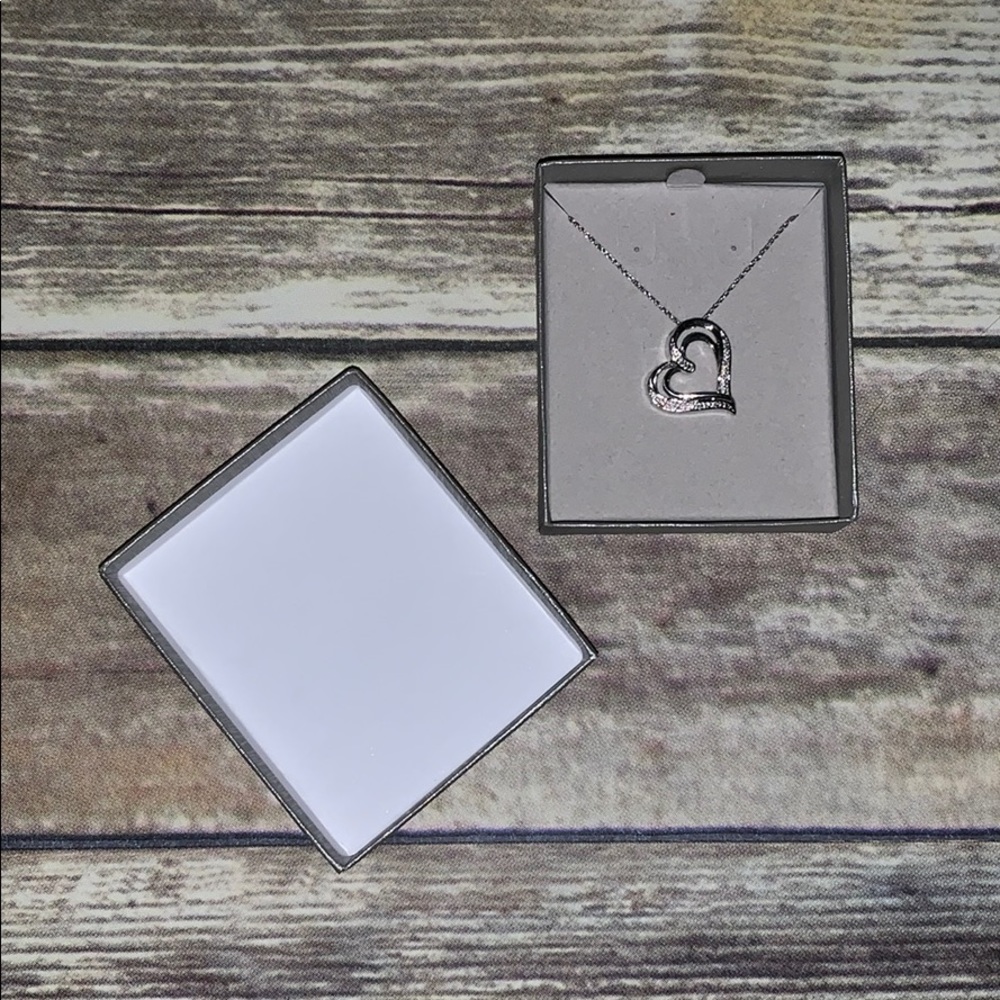 silver Zales heart necklace 🖤